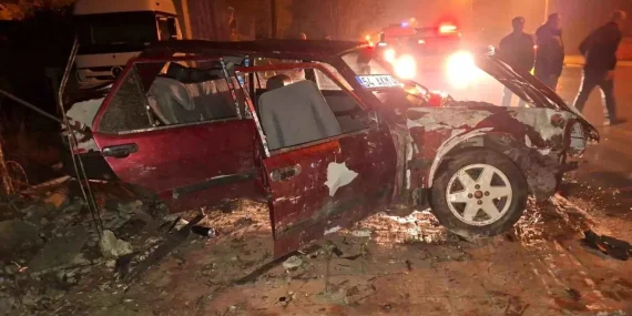 Alkollü Sürücü Duvara Çarptı: 3 Yaralı