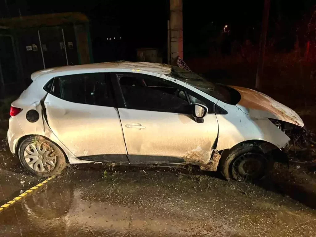 Kaynarca'da Takla Attı, Sürücü Kurtarıldı | Havadisname – Sakarya Karasu Kocaali Haberleri
