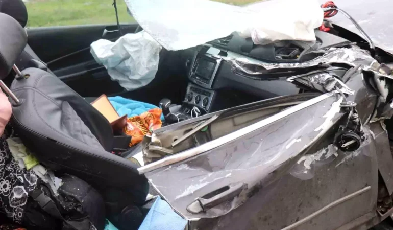 Hendek'te Trafik Kazası: 1 Ölü, 1 Yaralı