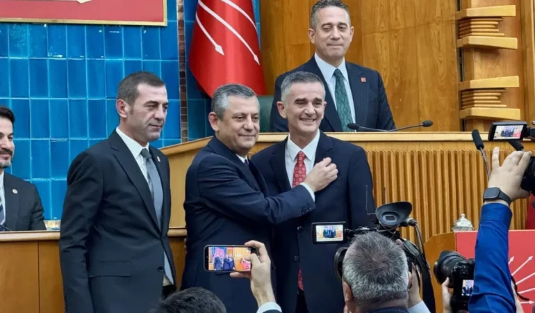 Ümit Dikbayır, DEM Parti milletvekillerine: Meclis'te yeteri kadar terörist var