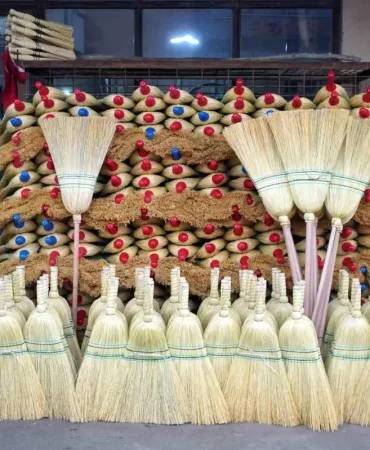 Bir zamanların vazgeçilmeziydi, şimdi yok oluyor: Ot süpürgelerde son ustalar