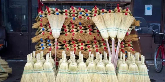 Bir zamanların vazgeçilmeziydi, şimdi yok oluyor: Ot süpürgelerde son ustalar