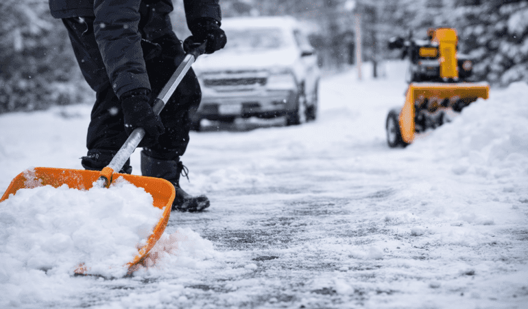 Kar Küreme Rehberi: Güvenli, Doğru ve Etkili Kar Temizleme Yöntemleri