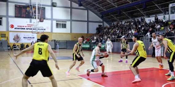 Sakarya Büyükşehir Basketbol galibiyet serisini 12'ye çıkardı