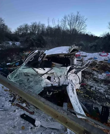 Sakarya'da Takla Atan Kamyonette Baba ve Oğul Yaralandı