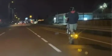 Tek Teker Üzerinde Motosiklet İle Trafikte Tehlike