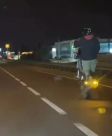 Tek Teker Üzerinde Motosiklet İle Trafikte Tehlike