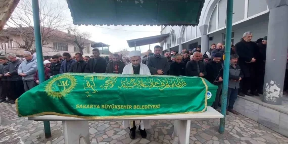 Evinden 20 kamyon çöp çıkarılan yaşlı adam son yolculuğuna uğurlandı