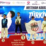 Kartepeli karateciler Sakarya'dan 6 madalyayla döndü