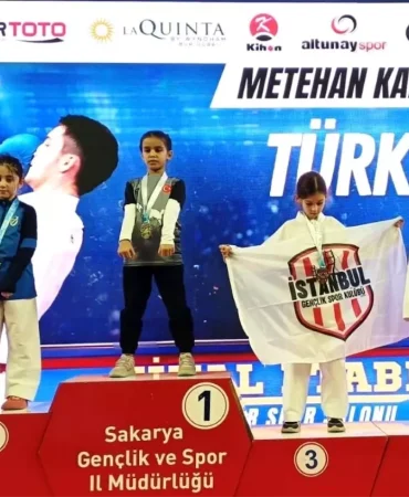 Kartepeli karateciler Sakarya'dan 6 madalyayla döndü