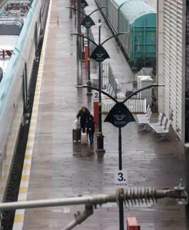 Sakarya'da tren istasyonu ve otogarda arife sakinliği
