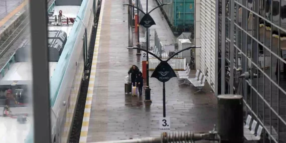 Sakarya'da tren istasyonu ve otogarda arife sakinliği