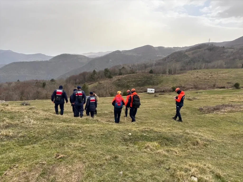 Geyve'de Acı Haber: Kayıp Yaşlı Adamın Cansız Bedeni Dere Yatağında Bulundu
