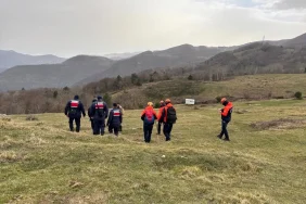 Geyve'de Acı Haber: Kayıp Yaşlı Adamın Cansız Bedeni Dere Yatağında Bulundu