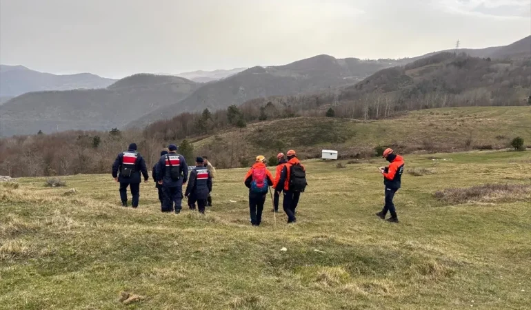 Geyve'de Acı Haber: Kayıp Yaşlı Adamın Cansız Bedeni Dere Yatağında Bulundu